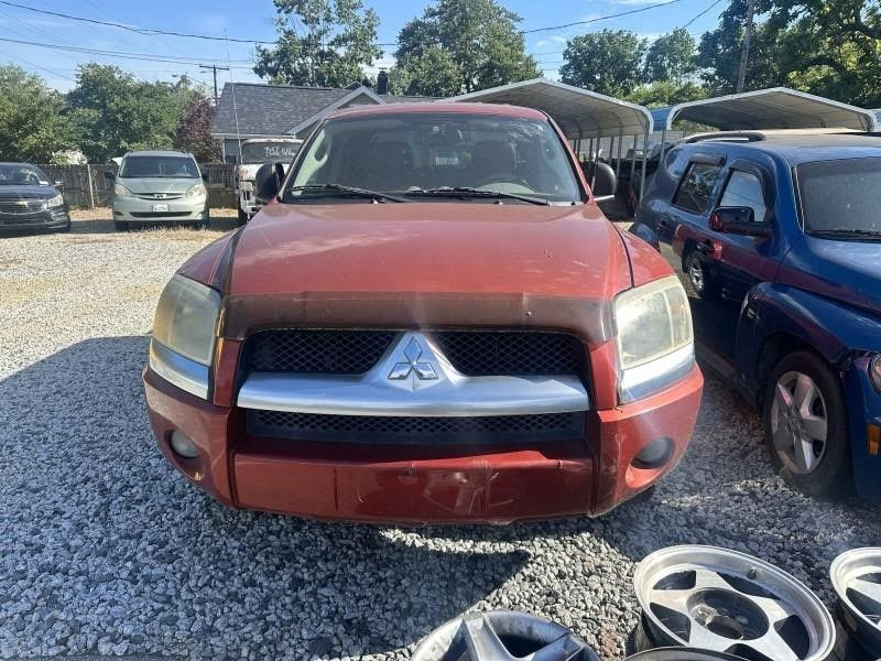 2006  MITSUBISHI RAIDER Used Headlight Assembly RH And LH