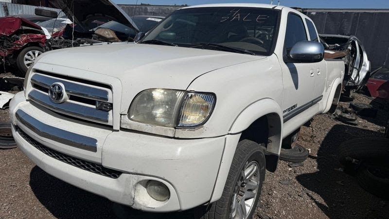 2005 TOYOTA TUNDRA Used Engine Computer - Electronic Control Module, (center dash), 8 cylinder, 4x4, thru 2/05