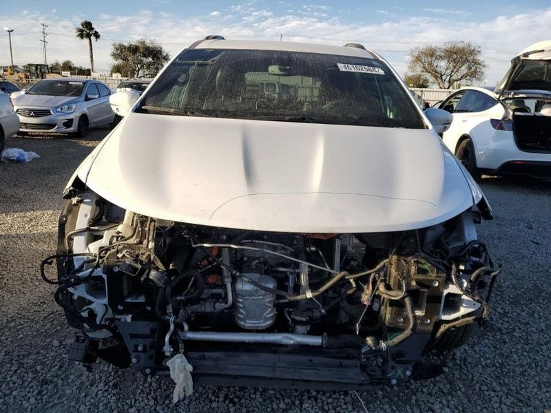 2021 Chrysler Pacifica  Used Mirror Door power folding, w/o camera; painted base, RH (White or any color)