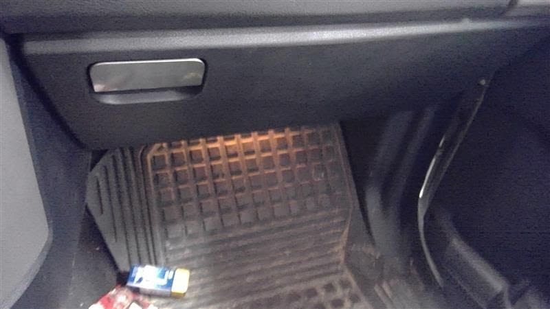 2006 LANDROVER LR3 Used  Glove Box latch handle