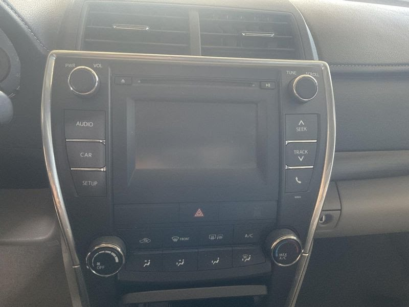 2017 Toyota - Camry -Used  Radio/CD Player  display and receiver, ID 100612 on display face