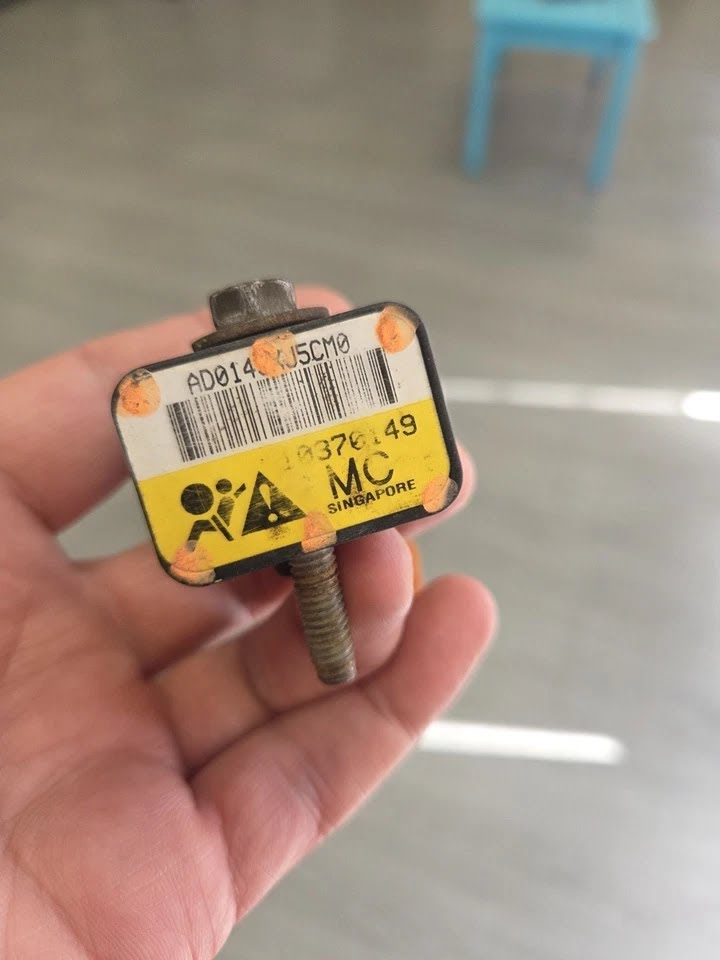 2005 CHEVY TRUCK-SILVERADO 3500 Used Air Bag Sensor P/N 15103523