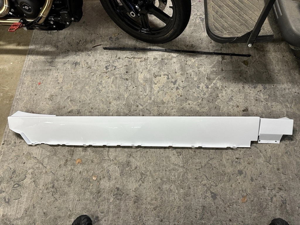 2003 Ford Mustang Used Rocker Panel Left Driver-Side Skirt Rocker Panel Trim