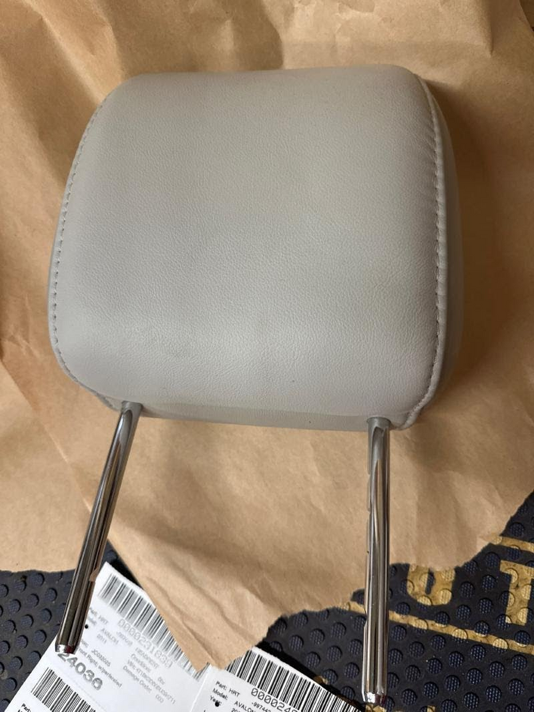 2011 TOYOTA AVALON Used Headrest - Front Right; w/perferated leather  - Color - gray