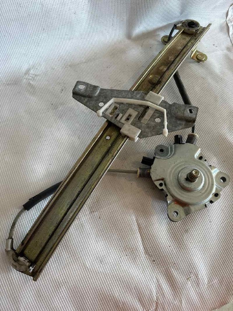 1993 GEO PRIZM Used Window Regulator (Front)- Manual Left