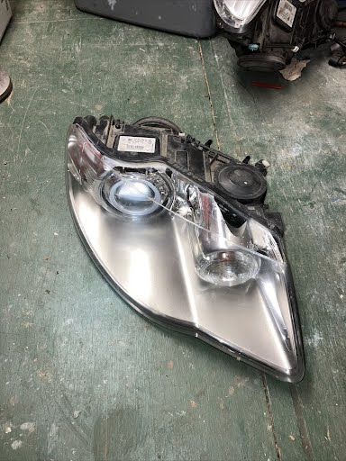 2008 VOLKSWAGEN TOUAREG Used Headlight Assembly Passenger xenon (HID), curve lighting, RH