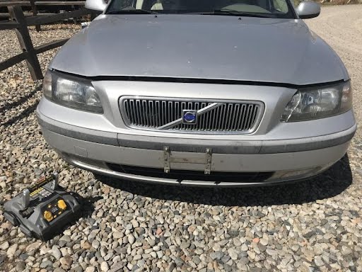 2004 - VOLVO 70 SERIES - Used - Bumper Assy (Front) includes cover - SW, exc. XC package; exc. R model; w/o headlamp wiper; w/o fog lamps