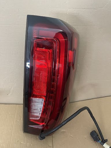 2021 - GMC TRUCK-1500 SERIES (1999 DOWN) - Used - Tail Light - RH