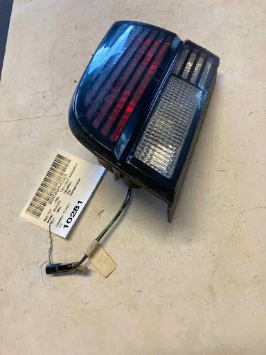 1995 - PONTIAC BONNEVILLE (1980 UP) - Used - Backup Light - SSEi (horizontal bars), lid mounted Right