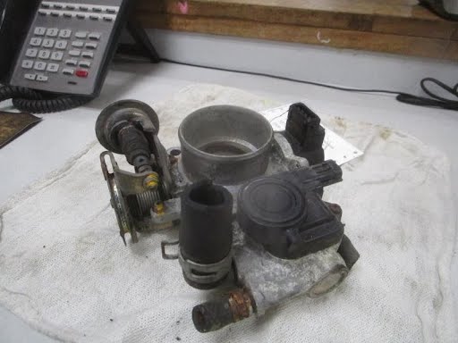 1990 - MAZDA PROTEGE - Used - Throttle Body/Throttle Valve Housing - Throttle Valve Assembly, SOHC, AT  ( 1.8L )