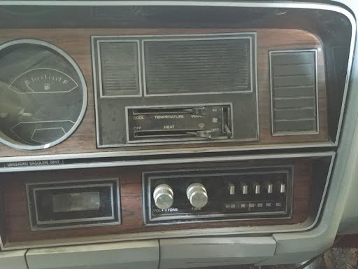 1982 - DODGE TRUCK-150 (1978-1993) - Used - Radio/CD (see also A/C Control or TV Screen) - black face