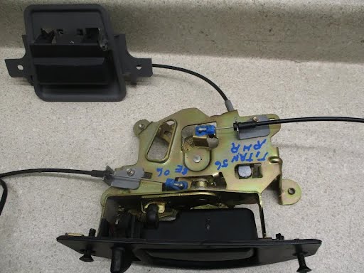 2005 NISSAN TRUCK-TITAN Used Lock Actuator Door Lock Actuator - 825009FM0A