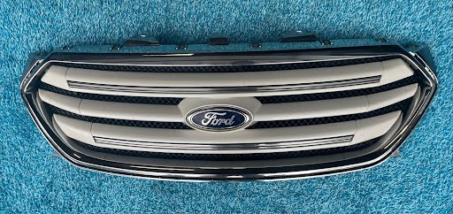 2016 FORD TAURUS Used Grille Limited - White with Chrome