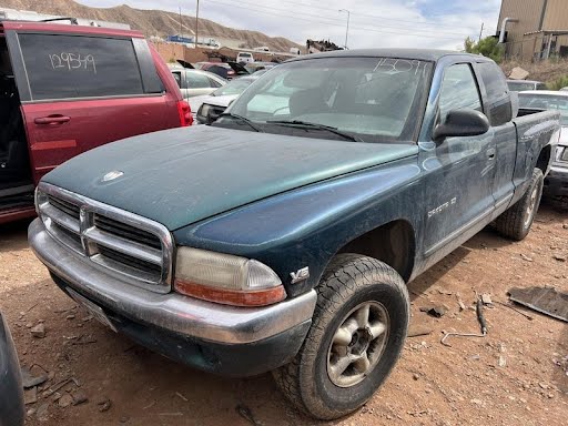 1998 - DODGE DAKOTA - Used - Steering Knuckle (see also Knee & Strut) - 4x4 Left