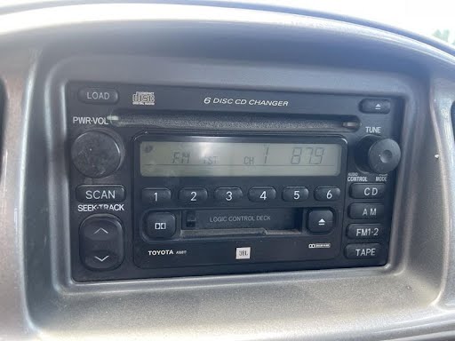 2001 - TOYOTA SEQUOIA - Radio/CD (see also A/C Control or TV Screen) - Used - receiver (CD and cassette), ID 56817 on radio face