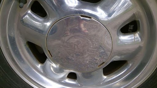 2003 - GMC TRUCK-YUKON (EXCEPT XL) - Used - Center Cap (Wheel)