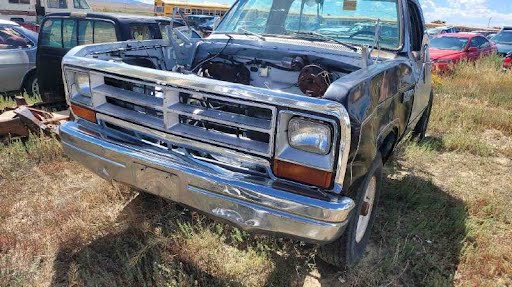 1990 - DODGE TRUCK-150 (1978-1993) - Used - Grille - assembly, chrome grille - 4249801