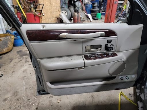 2006 LINCOLN OTHER - TOWN CAR - USED - Interior Trim Panel Door (Front) - Front Left Inner; Signature & Signature L; Signature & Ultimate stone