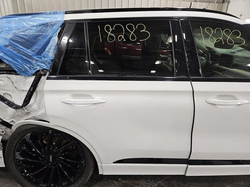 2020 LINCOLN AVIATOR Used Rear Door Moulding RH