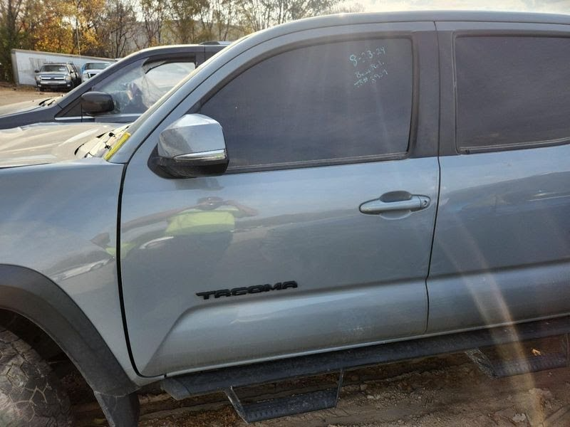 2019 TOYOTA TACOMA Used Mirror Door (power), signal lamp, (painted), blind spot alert, w/o chrome accent; LH 1H5 Cement Gray Metallic