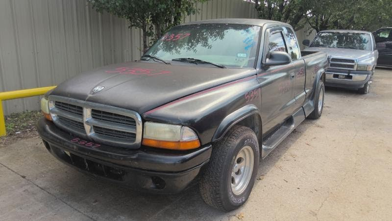 1997 DODGE DAKOTA Used Steering Knuckle (see also Knee & Strut) 4x4 Right