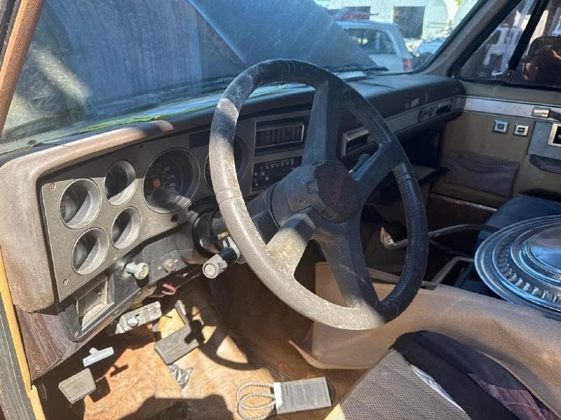 1986 CHEVY TRUCK-20 SERIES (1988 DOWN) Used Steering Column  Column Shift, AT, tilt wheel, pulse wiper