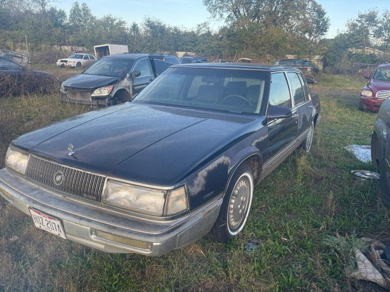 1988 BUICK LESABRE (1980 UP) Used Bumper Assy (Front) includes cover Sdn, exc. T-Type; chrome side moulding