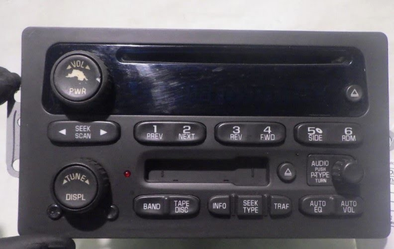 2004 GMC TRUCK-SIERRA 1500 (1999 UP) Used Radio/CD (see also A/C Control or TV Screen) AM-FM-stereo-cassette-CD player (opt UB1) #15104156