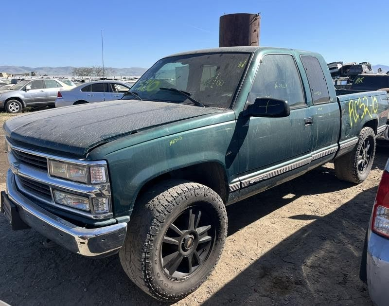 1996 CHEVY TRUCK-1500 SERIES (1988-1999) Used Door Front electric, LH - [NOTE: - With the glass] Green