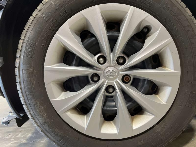 2017 TOYOTA CAMRY Used Hub Cap/Wheel Cover (16", 10 spoke)