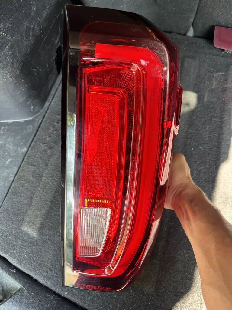 2020 - GMC TRUCK-SIERRA DENALI 3500 (2011 UP) - Used - Tail Light - RH