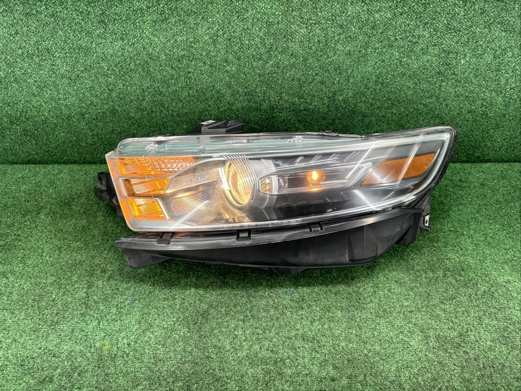 2016 - FORD TAURUS - Used - Headlight Assembly - SE, (halogen), LH