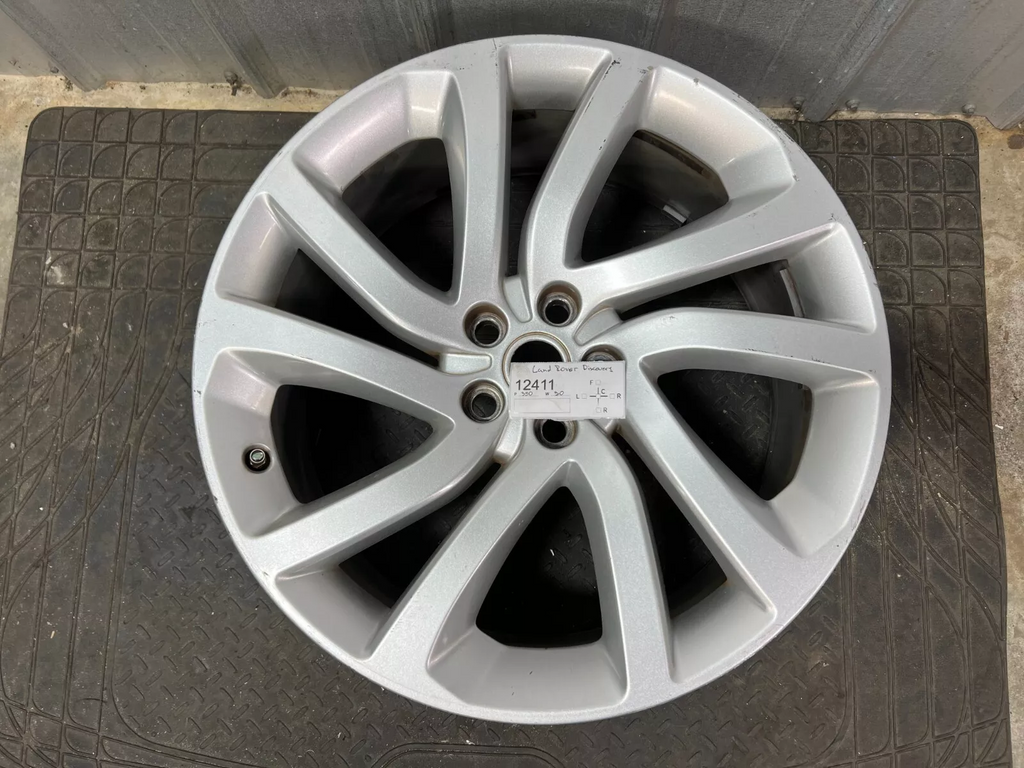 2019 LandRover - Discovery  - Used - Wheel - 22x9-1/2 (alloy), (5 spoke, slanted V), painted silver