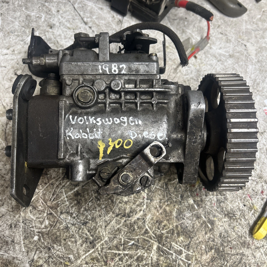 1982 Volkswagon - Vanagon Used Fuel Injector Pump  92724267229